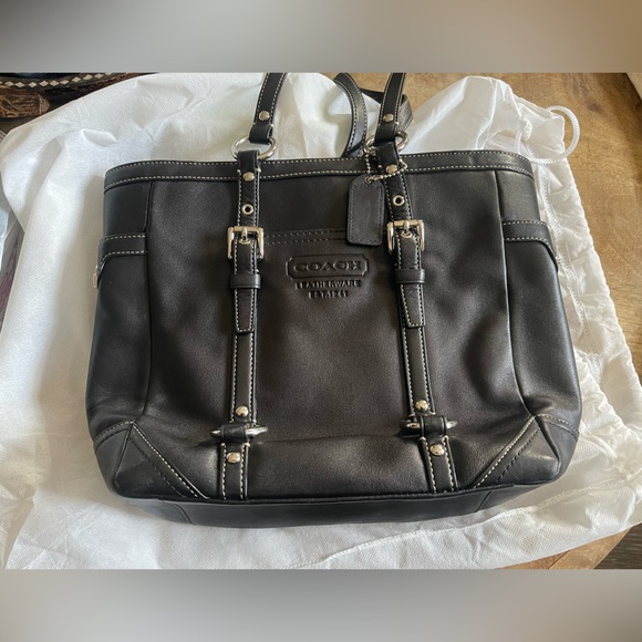 Coach Handbags - Vintage coach bag NWOT
